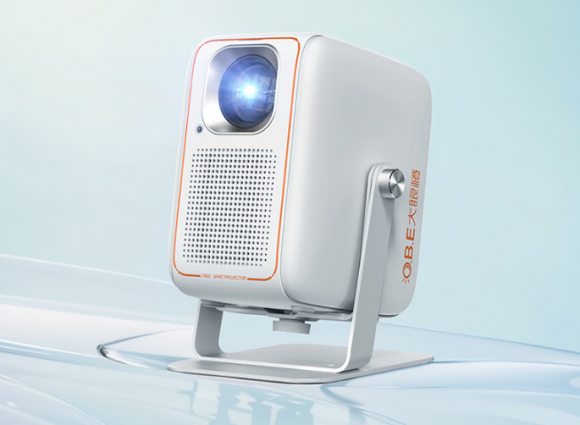 九游娱乐平台2024高性价比卧室投影仪推荐租房首选大眼橙C1D高亮版投影仪